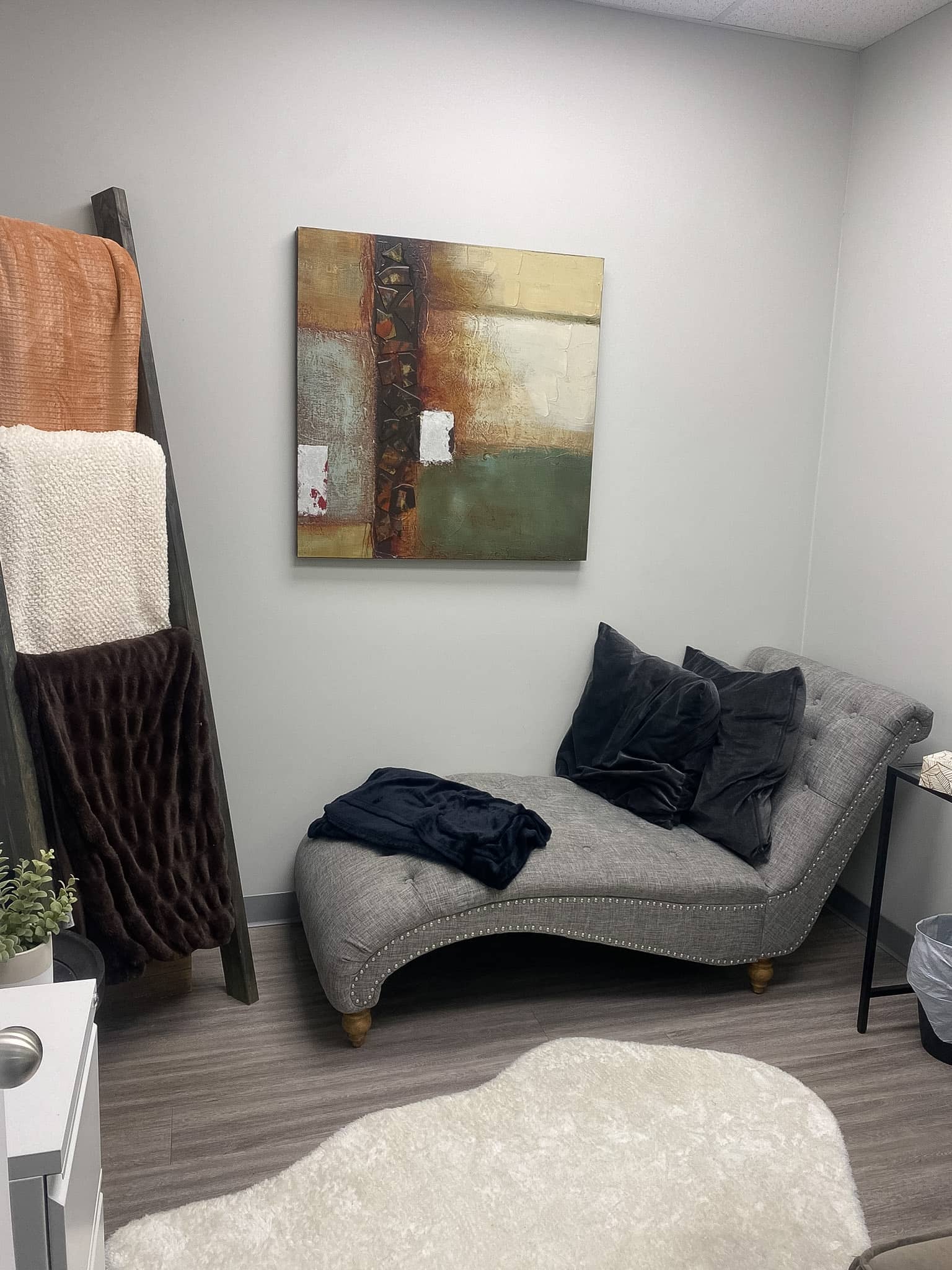 mph-health-sw-calgary-clinic-hypnotherapy-room